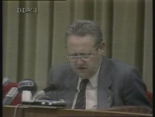 G&uuml;nter Schabowski verk&uuml;ndet Reisefreiheit