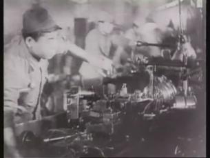 Japanische Soldaten in R&uuml;stungsfabrik