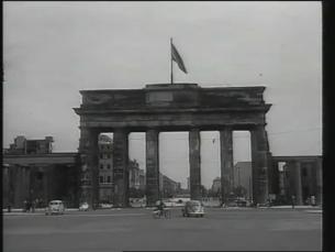 Bilder von der Grenze am Brandenburger Tor (noch ohne Mauer)