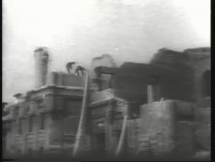 Deutsche Kriegsgefangene r&auml;umen Tr&uuml;mmer in Stalingrad