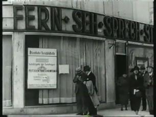 Fernsehstube innen und au&szlig;en