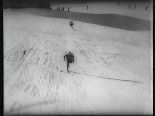 Amputierte mit Prothesen beim Skifahren