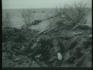 Tote deutsche Soldaten und zerst&ouml;rte Gesch&uuml;tze an der Ostsee