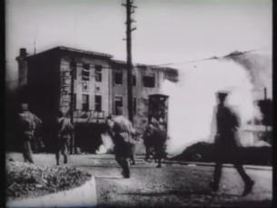 Amerikanische Soldaten bei Stadtk&auml;mpfen in Japan
