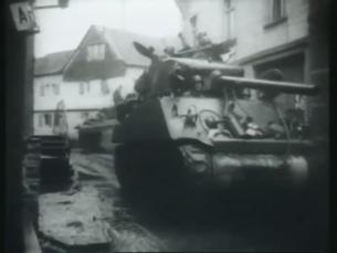 Panzer in deutscher Ortschaft