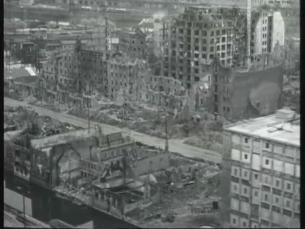 Flug &uuml;ber zerst&ouml;rtes Hamburg