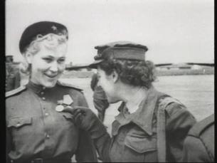 Warten auf Wilhelm Keitel und die Kapitulation am Flugplatz