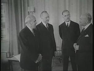 Konrad Adenauer mit westalliierten Hochkommissaren