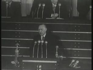 Bundestag, Konrad Adenauer am Rednerpult