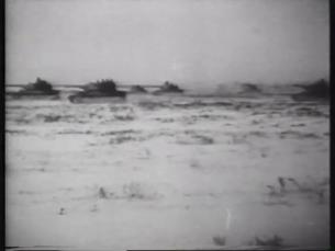 Sowjetische Panzer beim Angriff