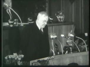 Willy Brandt auf Kundgebung