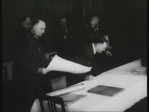 Adolf Hitler bei Frontbesuch