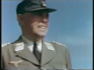 General Albert Kesselring auf einem Flugplatz