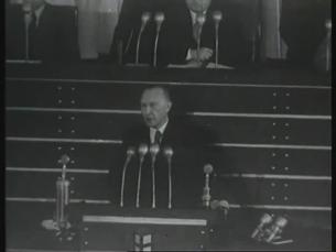 Im Bundestag spricht Konrad Adenauer