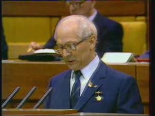 Erich Honecker wird wiedergew&auml;hlt