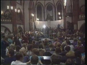 Versammlung der DDR-Opposition in einer Kirche