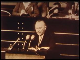 Konrad Adenauer redet im Bundestag