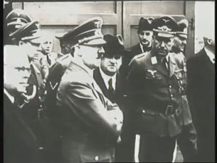 Krupp-Kanone wird Adolf Hitler vorgeführt