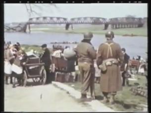 Menschen im vom Zweiten Weltkrieg zerstörten Deutschland