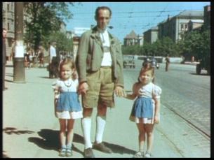 Vater mit zwei Töchtern in München