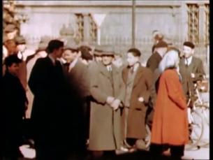 Menschen im vom Zweiten Weltkrieg zerstörten Europa