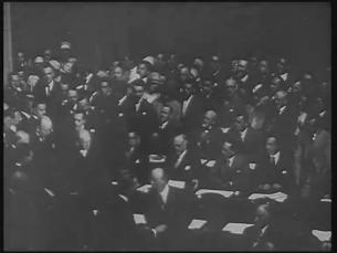 Stresemann betritt den Plenarsaal des Völkerbundes