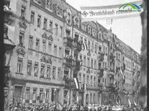 Marsch von Gruppen verschiedener Betriebe