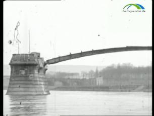 Sprengung der letzten B&ouml;gen der zerst&ouml;rten Carolabr&uuml;cke am 07. M&auml;rz 1952