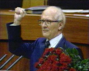 29. Oktober 1976 &ndash; Honecker wird Staatsratsvorsitzender