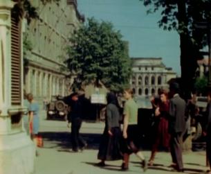 Menschen im vom Zweiten Weltkrieg zerst&ouml;rten Deutschland