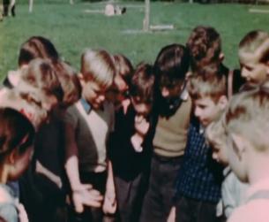 Kinder im vom Zweiten Weltkrieg zerst&ouml;rten Deutschland