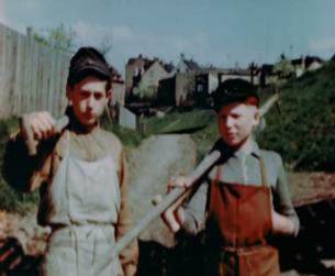 Kinder im vom Zweiten Weltkrieg zerst&ouml;rten Deutschland