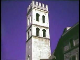 Kirche und Platz in Assisi