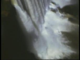 Iguazú-Wasserfälle im Regenwald
