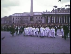 Der Papst wird auf dem Petersplatz erwartet