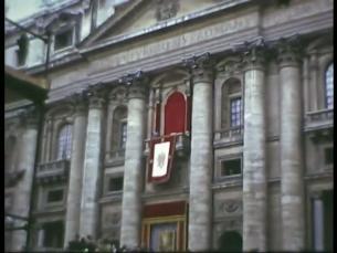 Papst auf dem Balkon des Petersdoms