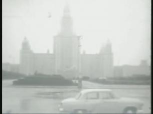 Hauptgebäude der Universität Moskau und Blick von den Sperlingsbergen